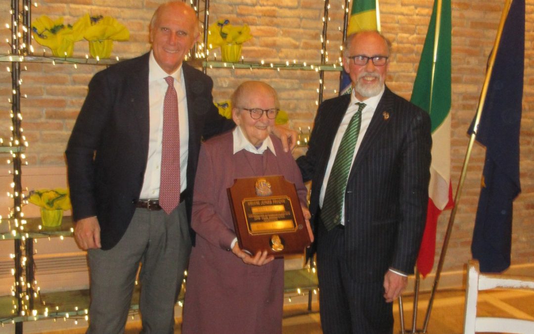 Suor Miriam riceve il premio Melvin John Fellow da Lions Club International